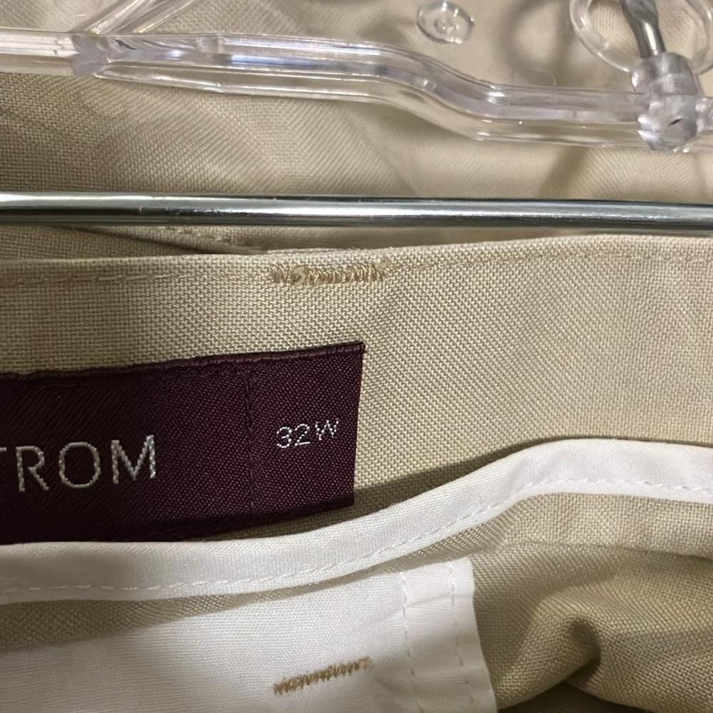 2 Pair Identical Nordstrom 9” Cotton Shorts Pleats
Smartcare 32W, 1 Tan, 1 Brown - Picture 4 of 10